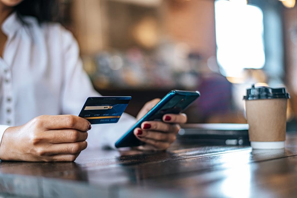 Generar historial crediticio con tarjeta de débito